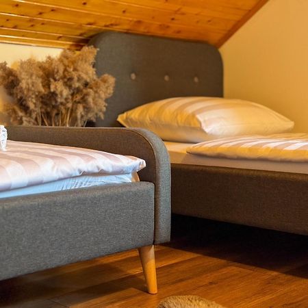 Woodenhouse With Two Apartments Otočac Екстериор снимка