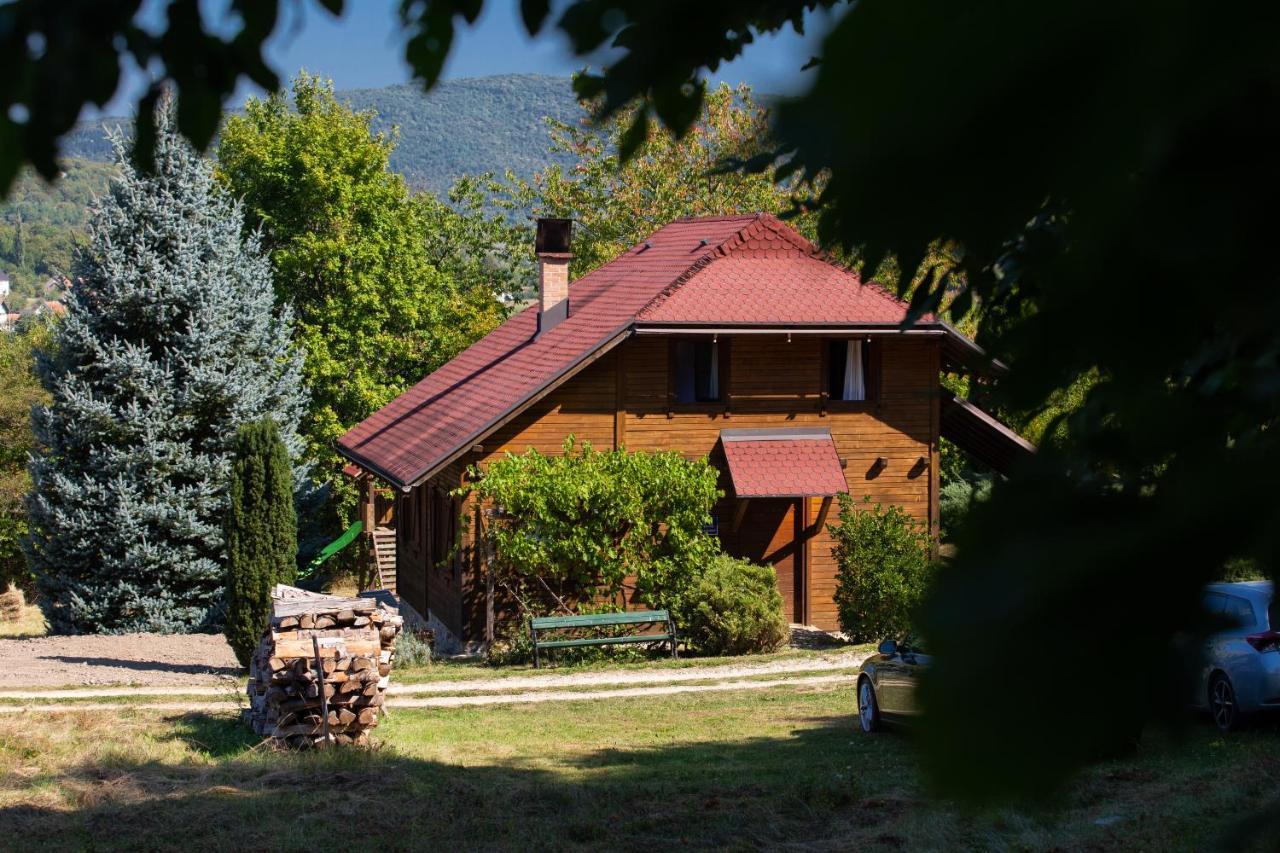 Woodenhouse With Two Apartments Otočac Екстериор снимка