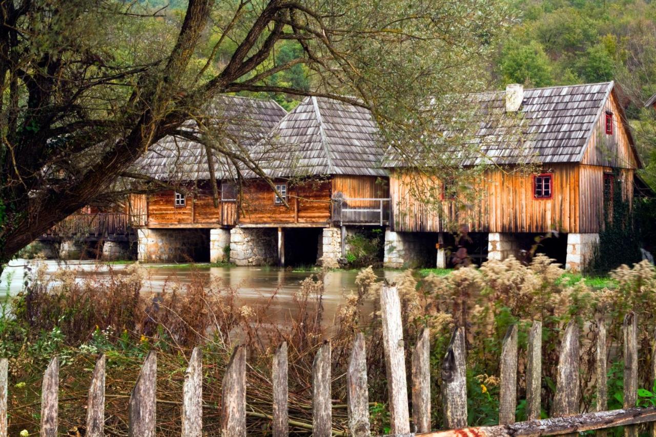 Woodenhouse With Two Apartments Otočac Екстериор снимка