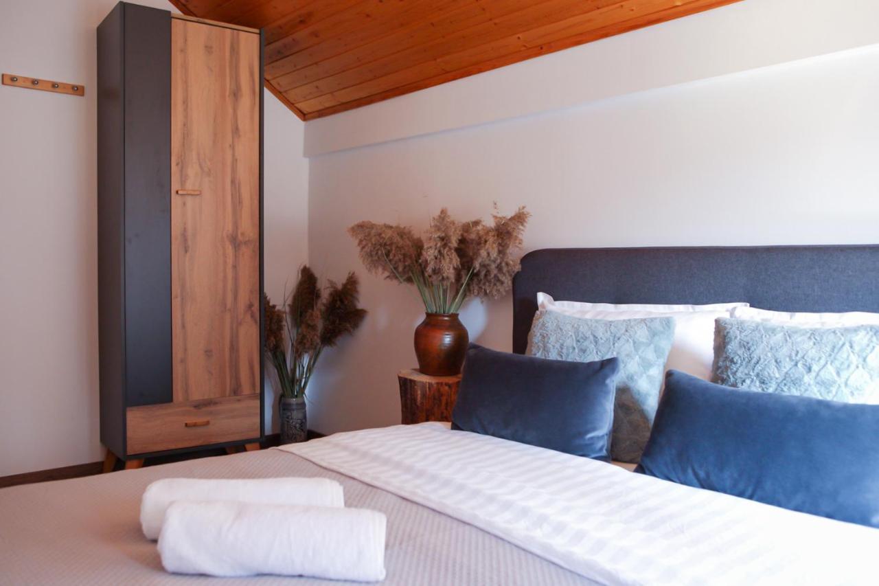 Woodenhouse With Two Apartments Otočac Екстериор снимка