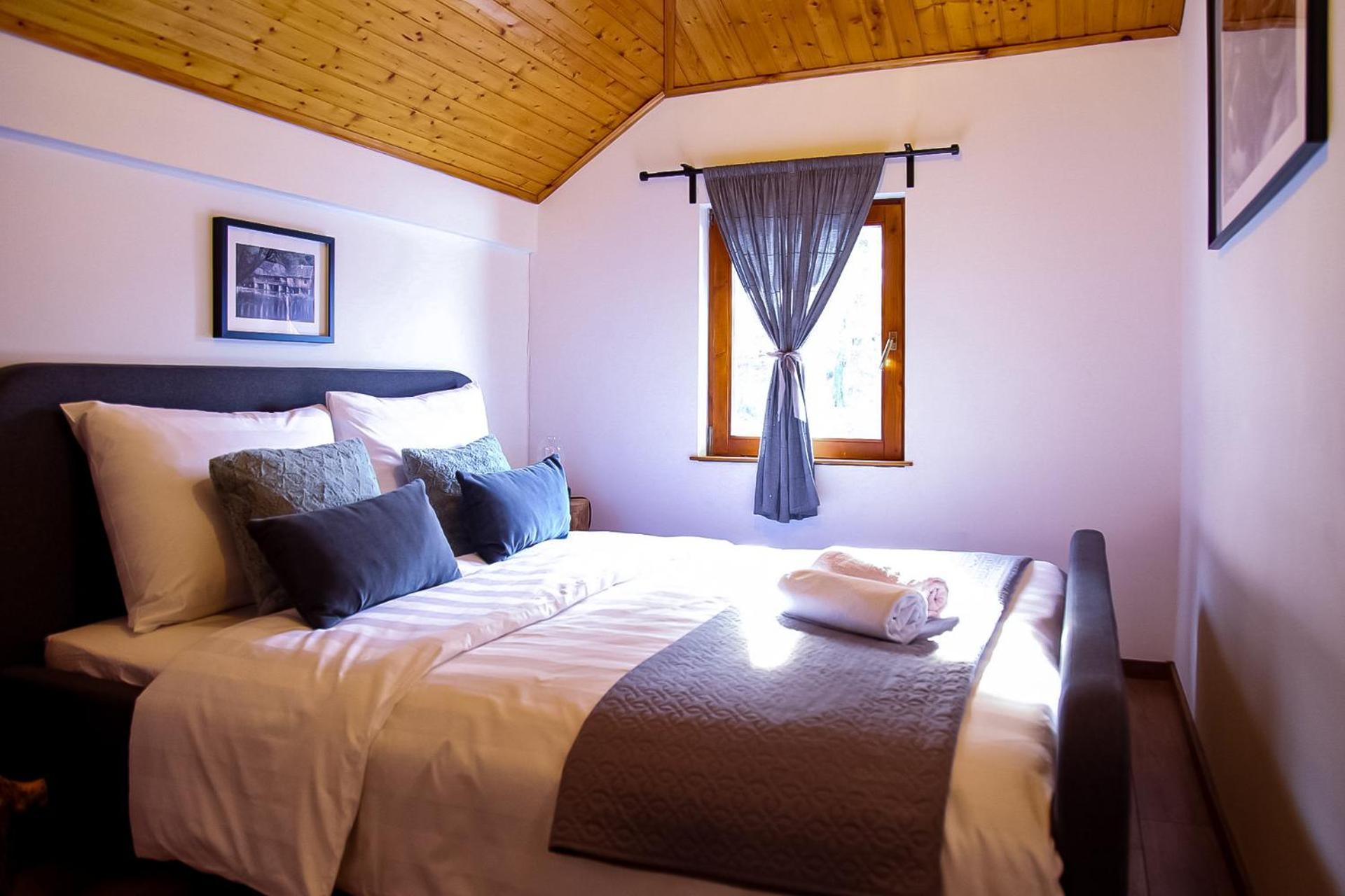 Woodenhouse With Two Apartments Otočac Екстериор снимка