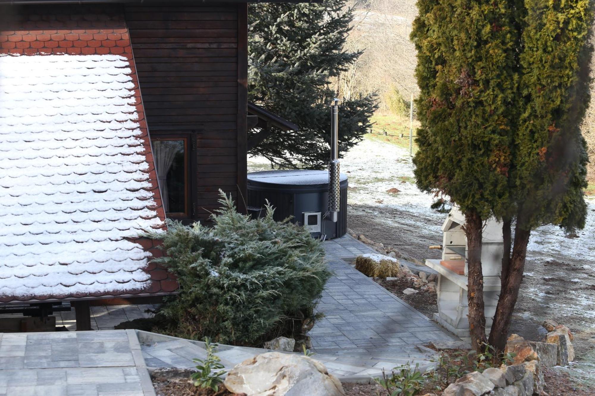 Woodenhouse With Two Apartments Otočac Екстериор снимка