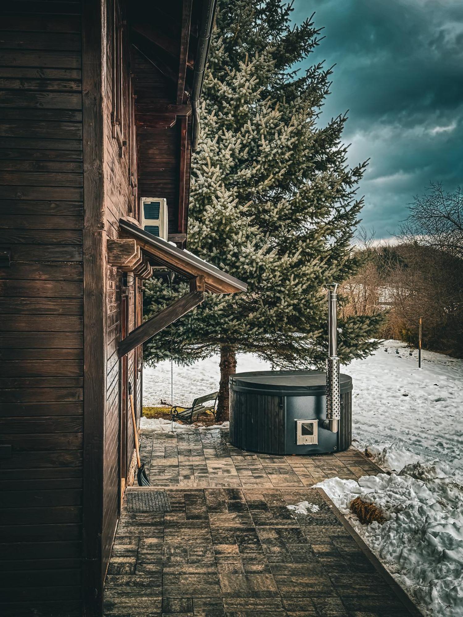 Woodenhouse With Two Apartments Otočac Екстериор снимка