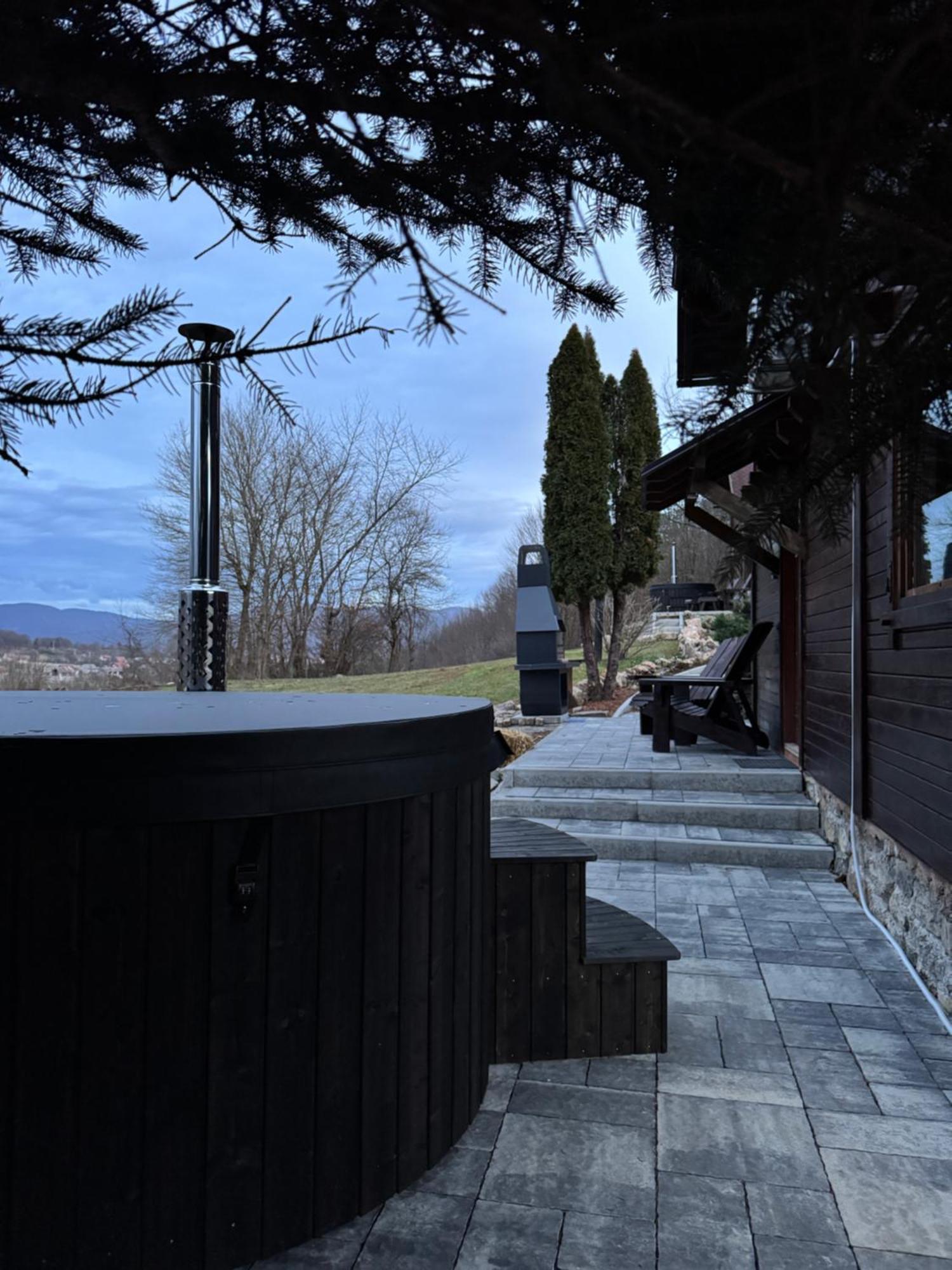 Woodenhouse With Two Apartments Otočac Екстериор снимка