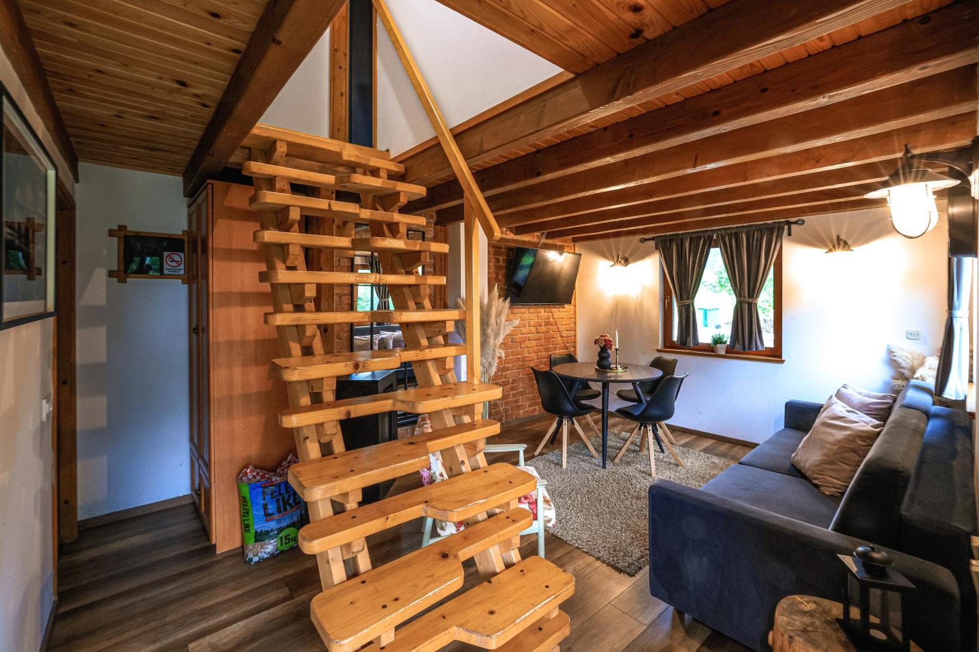 Woodenhouse With Two Apartments Otočac Стая снимка