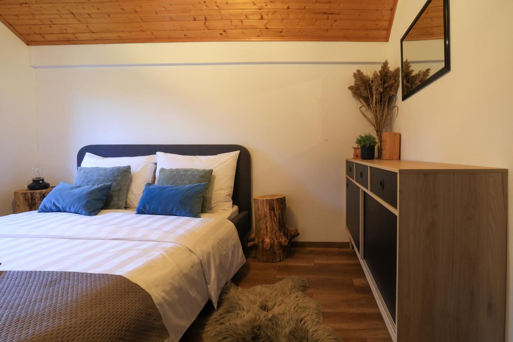 Woodenhouse With Two Apartments Otočac Екстериор снимка