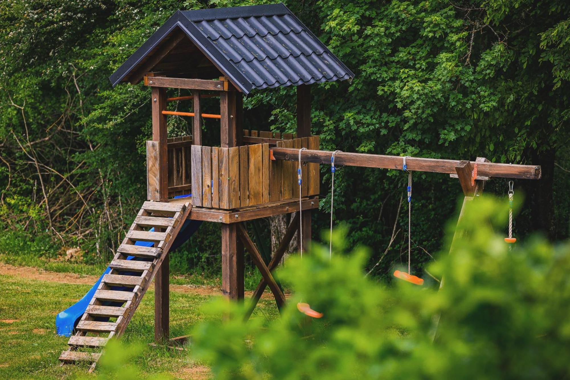 Woodenhouse With Two Apartments Otočac Екстериор снимка