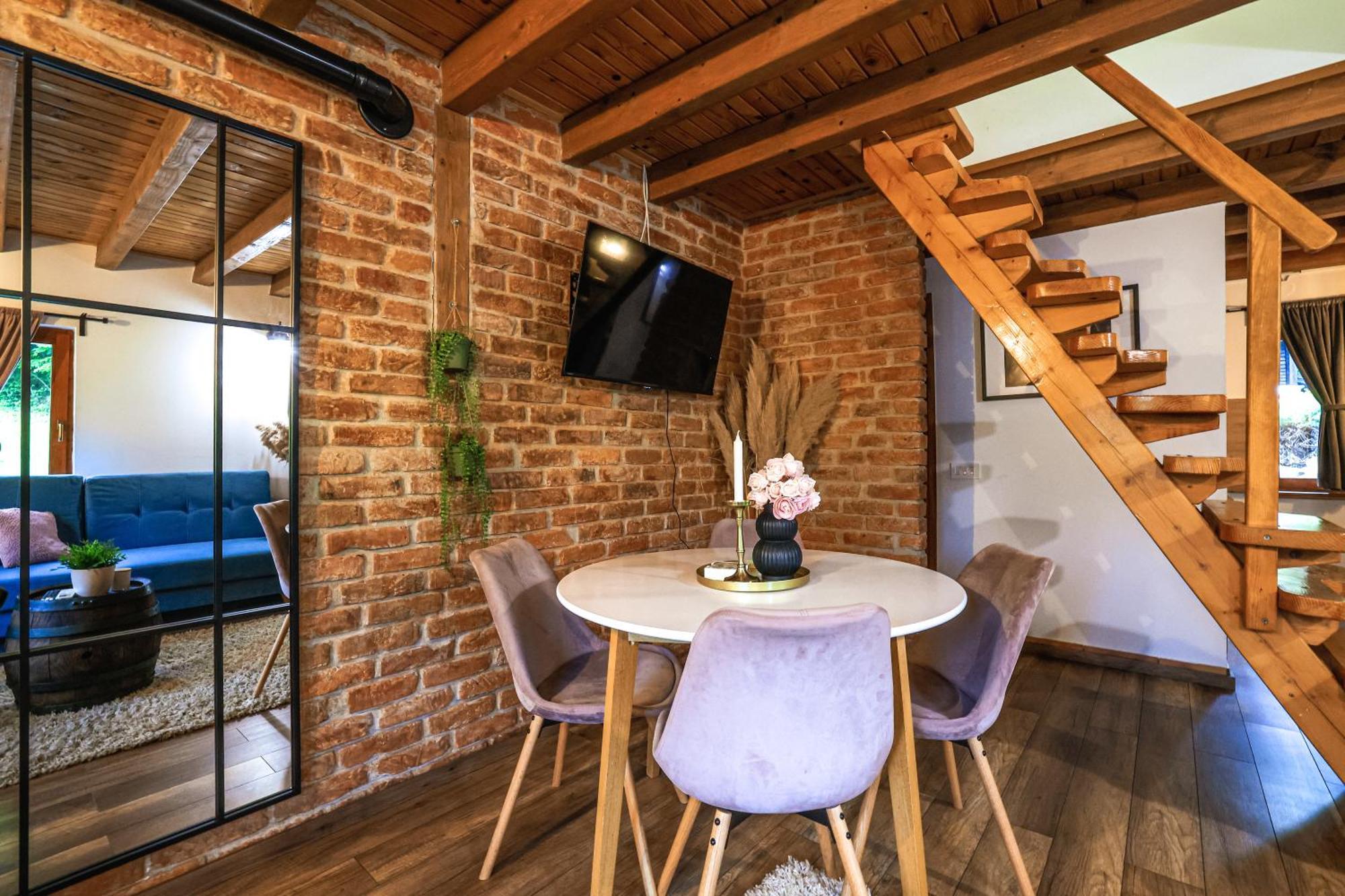 Woodenhouse With Two Apartments Otočac Екстериор снимка