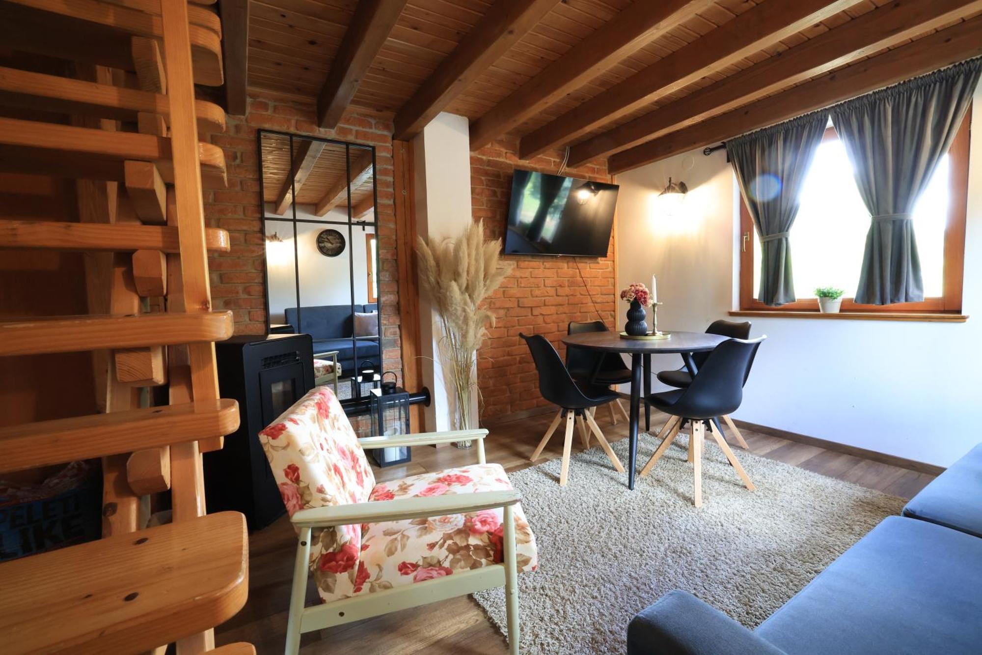 Woodenhouse With Two Apartments Otočac Екстериор снимка