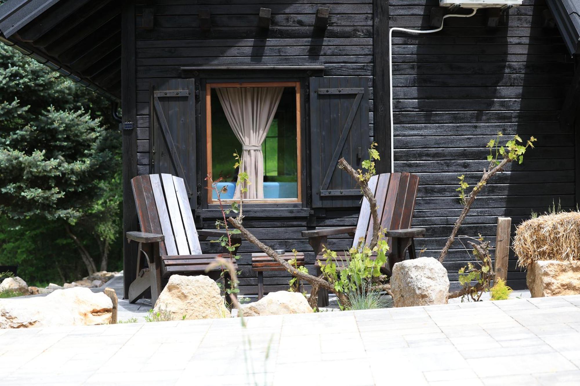 Woodenhouse With Two Apartments Otočac Екстериор снимка
