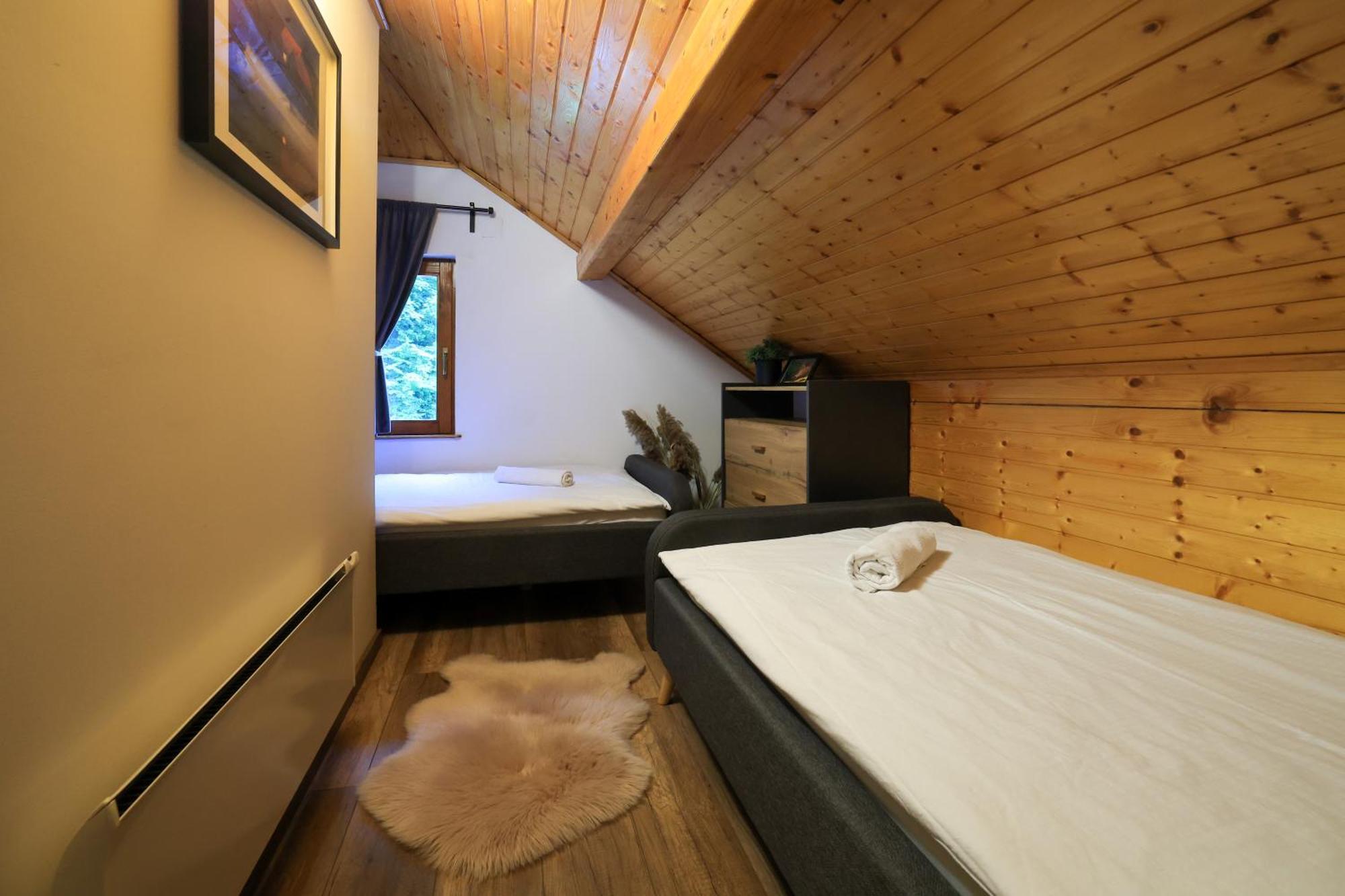 Woodenhouse With Two Apartments Otočac Екстериор снимка