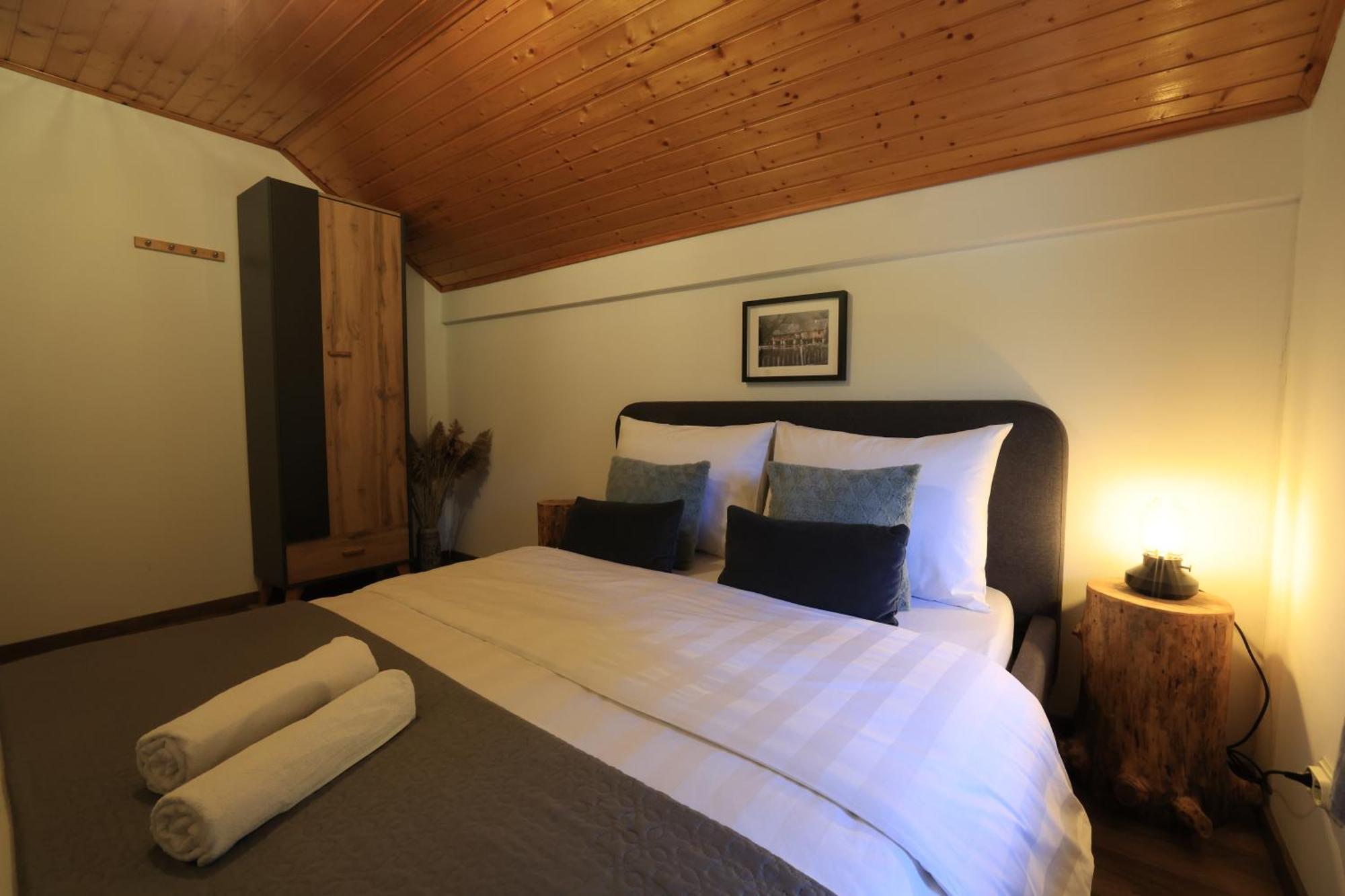 Woodenhouse With Two Apartments Otočac Екстериор снимка