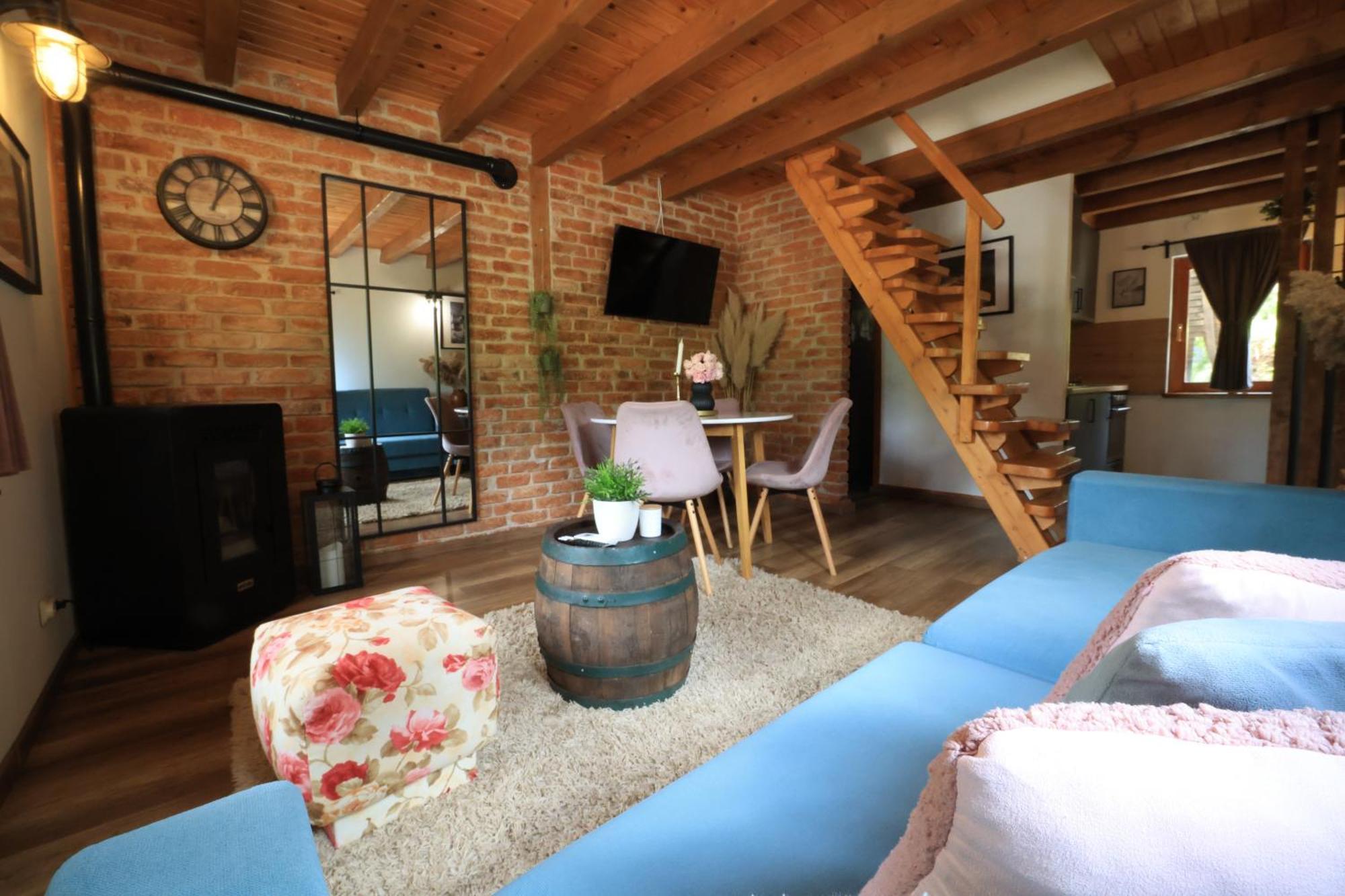 Woodenhouse With Two Apartments Otočac Екстериор снимка